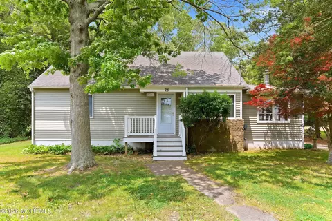 28 Pennsylvania Ave, Waretown, NJ 08758