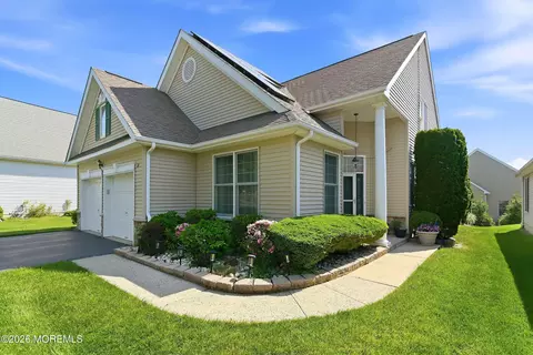 16 Dogwood Dr, Ocean, NJ 07712