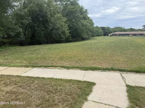 16 Yorkshire Ct # C, Manchester, NJ 08759