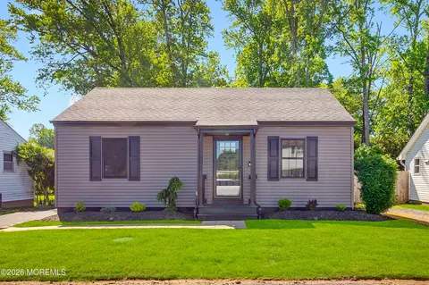 10 Crystal Ave, New Egypt, NJ 08533