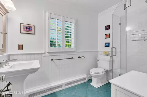 Bath - 15 Circle Dr, Rumson, NJ 07760 photo 3 of 4