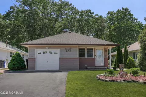 67 Mount Matterhorn Ln, Toms River, NJ 08753