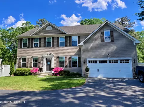 37 Manchester Ave, Forked River, NJ 08731