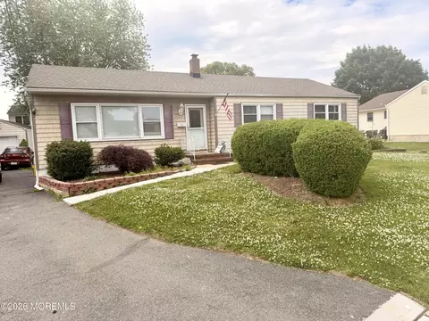 25 Lawrence Pl, Freehold, NJ 07728
