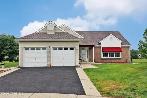 7 Alton Ct, Toms River, NJ 08757