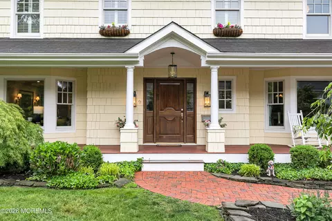 9 Briarwood Rd, Fair Haven, NJ 07704