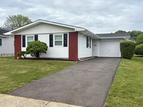 41 Whitman St, Brick, NJ 08724