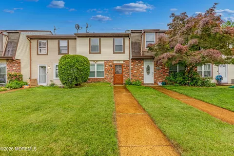 212 Greenwood Loop Rd, Brick, NJ 08724