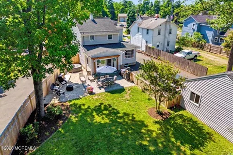 14 Asbury Ave, Farmingdale, NJ 07727