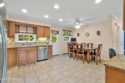 Dining - 4 Conover Ct, Edison, NJ 08817 photo 2 of 2