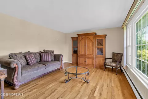 Living - 4 Conover Ct, Edison, NJ 08817 photo 2 of 2