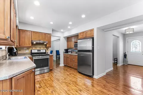Entry Way - 17 Monroe Ln, Jackson, NJ 08527 photo 3 of 3