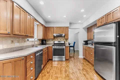 Kitchen - 17 Monroe Ln, Jackson, NJ 08527 photo 1 of 2