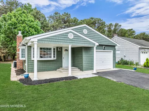 134 Pulaski Blvd, Toms River, NJ 08757