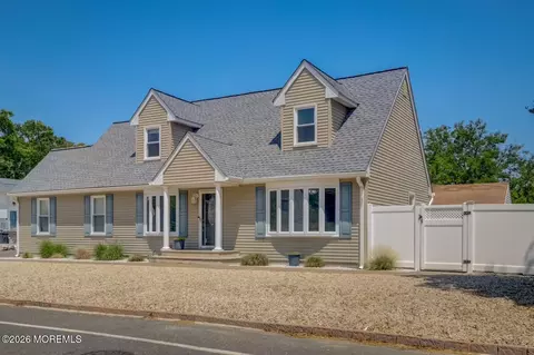 1 Pine Crest Dr, Toms River, NJ 08753