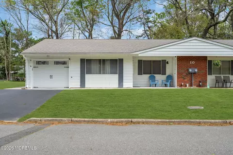 10 Nevada Dr #B, Whiting, NJ 08759