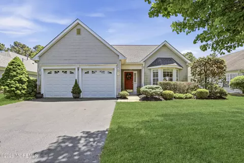 47 Rosewood Dr, Lakewood, NJ 08701