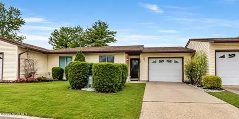 120 Ironwood Plz # B, Monroe, NJ 08831