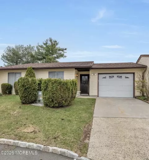 120 Ironwood Plz # B, Monroe, NJ 08831