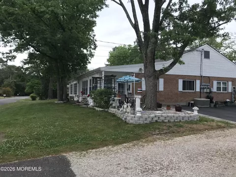 5 A Hemlock St, Toms River, NJ 08757