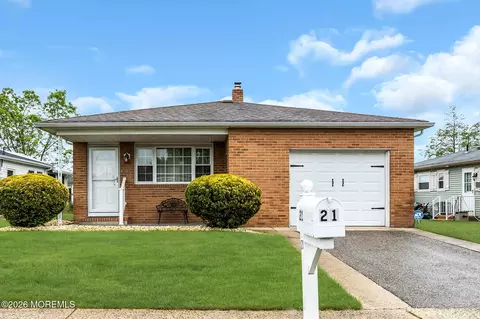 21 Maracaibo Pl, Toms River, NJ 08757