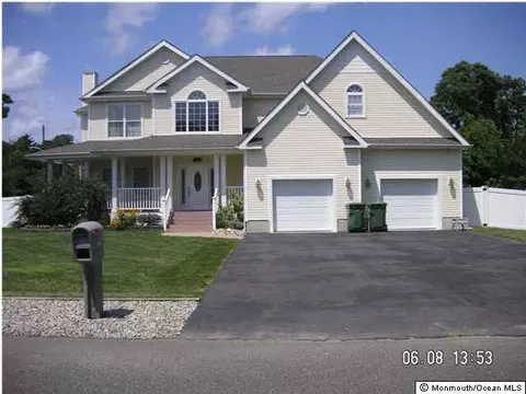 528 Vanderbilt Ave, Bayville, NJ 08721