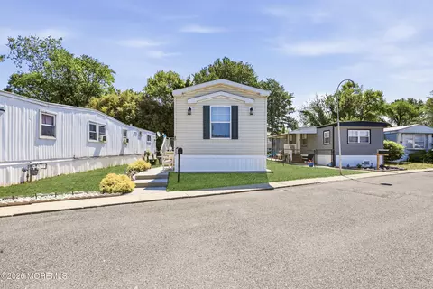40 Locust Grv, Hazlet, NJ 07730