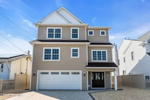 28 Commodore Dr, Brick, NJ 08723