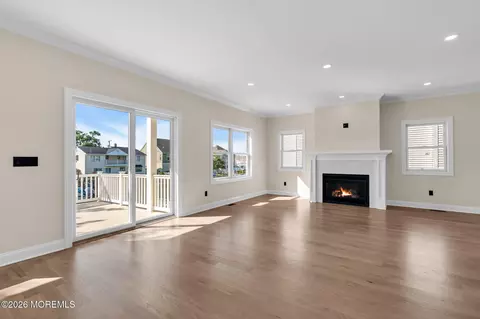 Living - 28 Commodore Dr, Brick, NJ 08723 photo 2 of 5