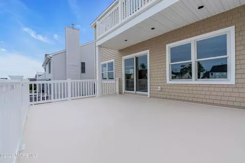 Exterior - 28 Commodore Dr, Brick, NJ 08723 photo 4 of 10
