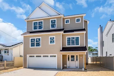 28 Commodore Dr, Brick, NJ 08723