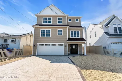 Exterior - 28 Commodore Dr, Brick, NJ 08723 photo 6 of 10