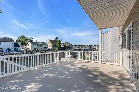 Exterior - 28 Commodore Dr, Brick, NJ 08723 photo 3 of 10