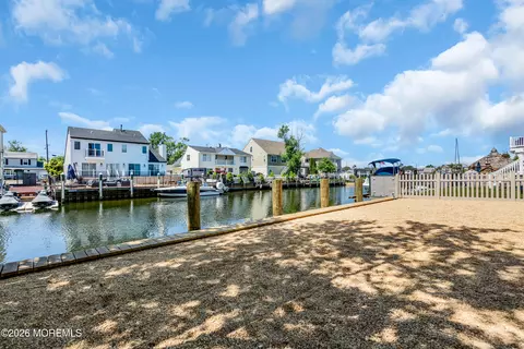 Exterior - 28 Commodore Dr, Brick, NJ 08723 photo 10 of 10