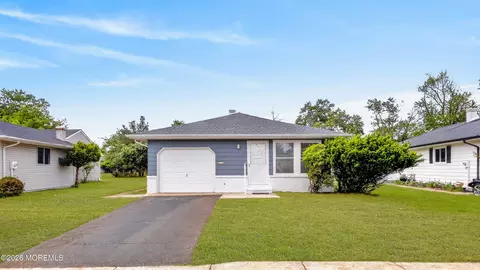 7 Bonasse St, Toms River, NJ 08757