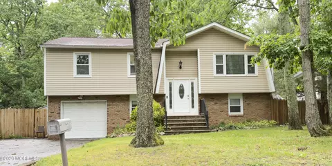11 Maple St, Jackson, NJ 08527