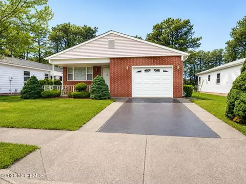 21 Guadalajara Dr, Toms River, NJ 08757
