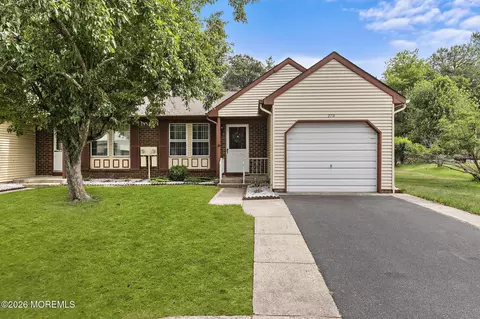 27 Birchwood Dr # B, Whiting, NJ 08759