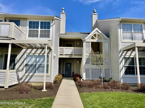 162 Pinetree Ct, Howell, NJ 07731