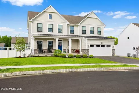 7 Patriot St, Farmingdale, NJ 07727