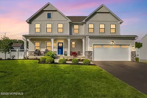 7 Patriot St, Farmingdale, NJ 07727