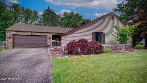 320 Double Creek Pkwy, Freehold, NJ 07728