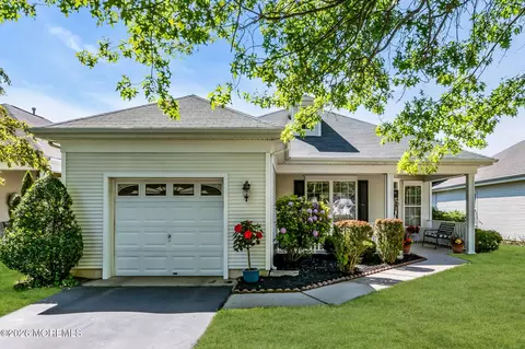 39 Silverside Rd, Lakewood, NJ 08701
