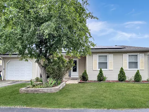 48 Westport Dr, Whiting, NJ 08759