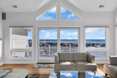 913 N Ocean Ave N, Seaside Park, NJ 08752