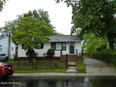 34 Liberty St, Freehold, NJ 07728