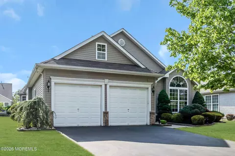 442 Monticello Ln, Lakewood, NJ 08701