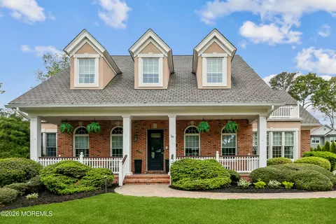 16 Pine St, Toms River, NJ 08753