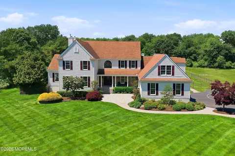 16 Deer Run Dr, Freehold, NJ 07728