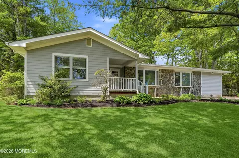 710 Viscount Dr, Toms River, NJ 08753